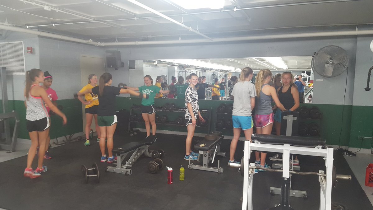 GCHSGirlsTrack's tweet image. Shoulders, back &amp;amp; core today!Another day of making yourself better.Way to represent today distance.#9strong#Work2Do