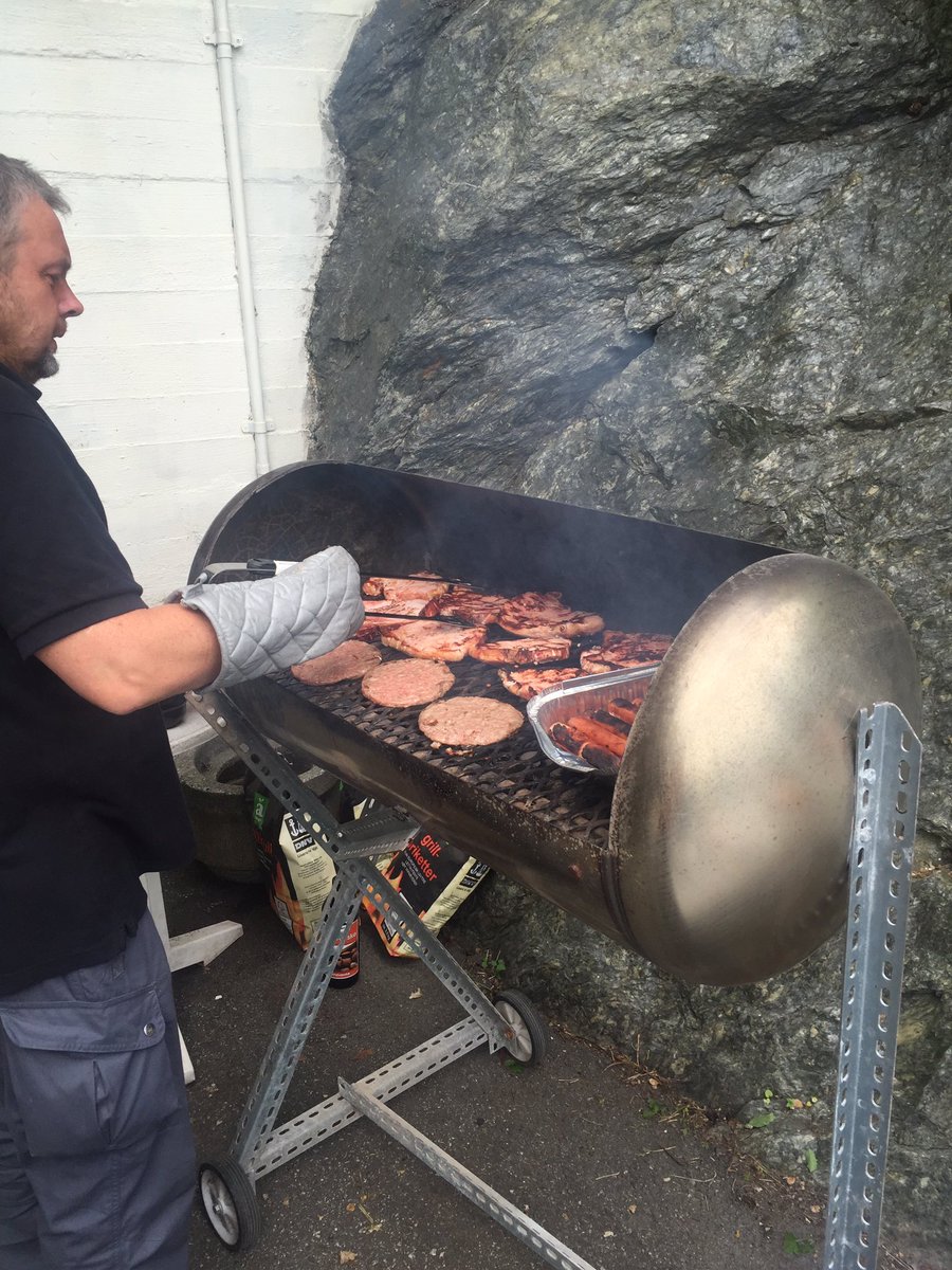 NFStavanger's tweet photo. NFStavanger griller sammen med nødetatene https://t.co/iIIrvcRROF