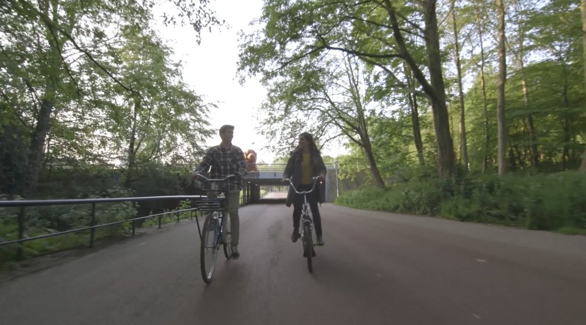 opaismaisgrande's tweet photo. Algunha vez vírades unha entrevista en bici? Pois hoxe non perdades a que lle fai @olallage a Gonzalo de @BeCiclos! https://t.co/GldJSqtZSJ