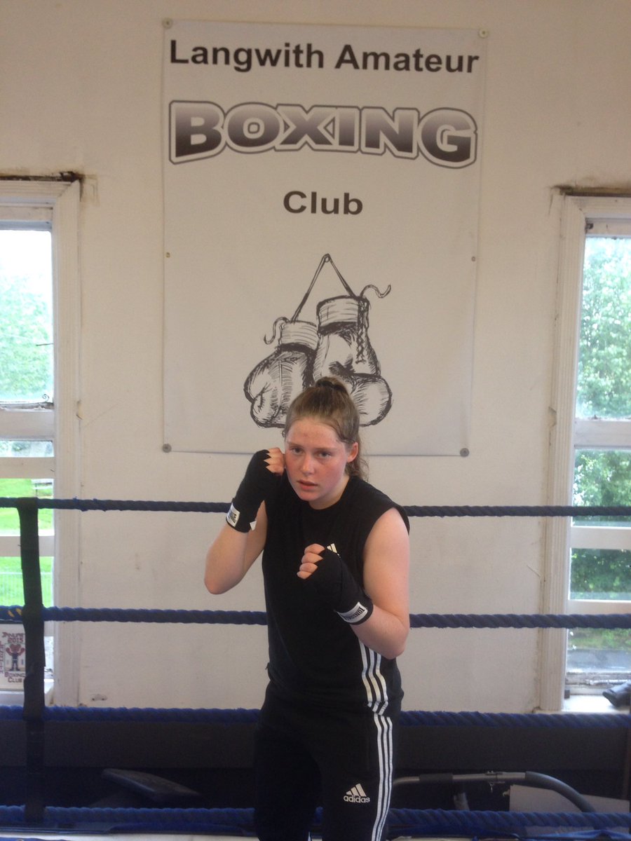 LangwithABC's tweet image. @boxfituk up and coming female boxer Lara Jones! #TogetherWeBox #womeninboxing