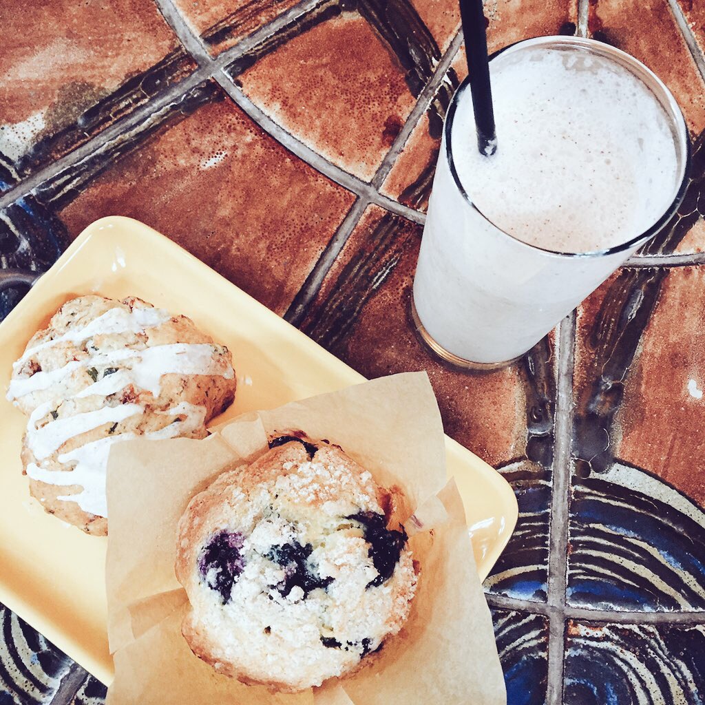 Glicemia non ti temo #bestbreakfast #goodmorning #losangelestips <a href="/estrellasunset/">Estrella</a> 🍩☕️