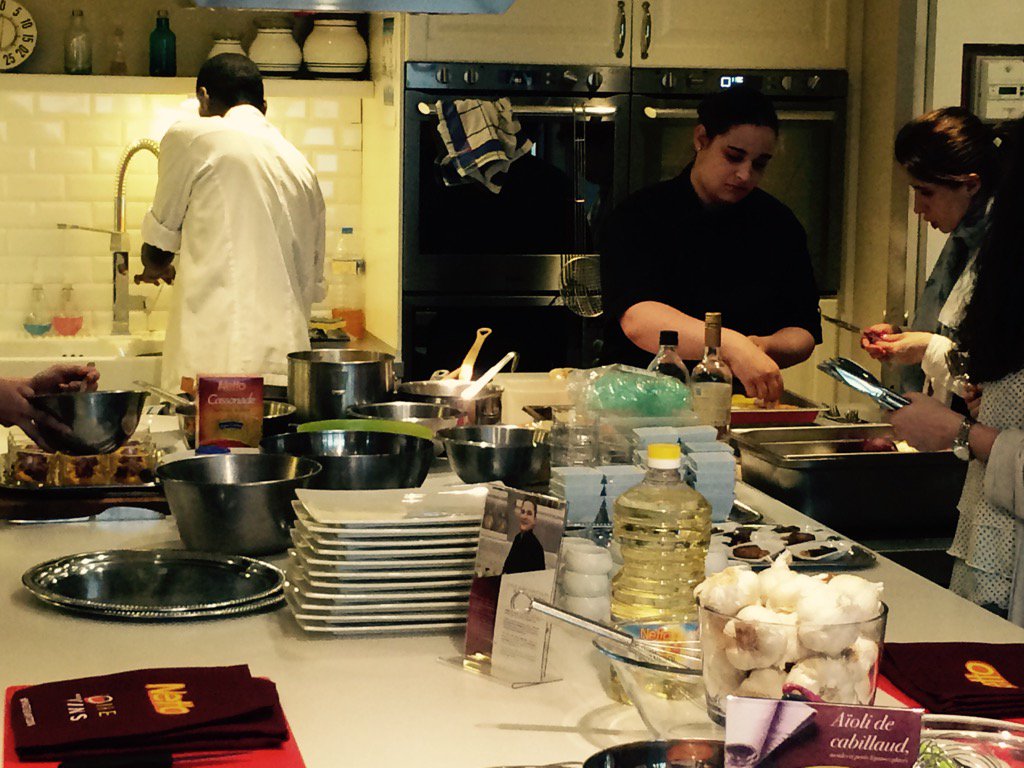 LEBUREAUDECOM's tweet photo. Julia Sedefdjian la plus jeune chef étoilée de France aux pianos pour #Netto #FAVNETTO2016 https://t.co/abKZoKOHcd
