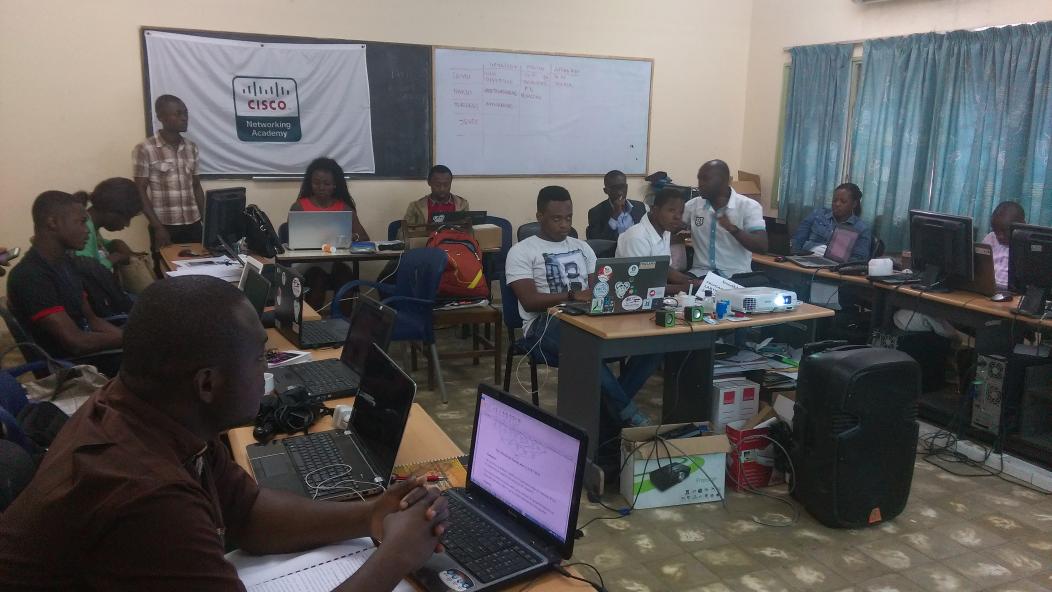 comfrogansci's tweet image. Pause #FrogansAwards : la @comfrogansci  profite pour présenter son site #frogfoot  au @labtic_ci @dezye1693