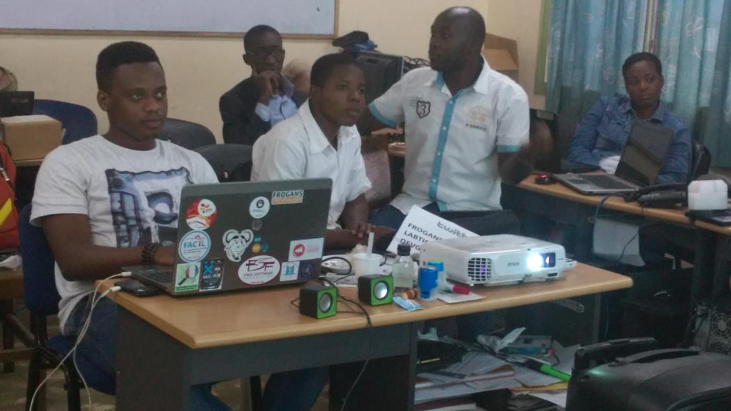 comfrogansci's tweet image. Pause #FrogansAwards : la @comfrogansci  profite pour présenter son site #frogfoot  au @labtic_ci @dezye1693