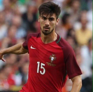 RT for Sigurðsson
LIKE for Gomes

#POR #ISL