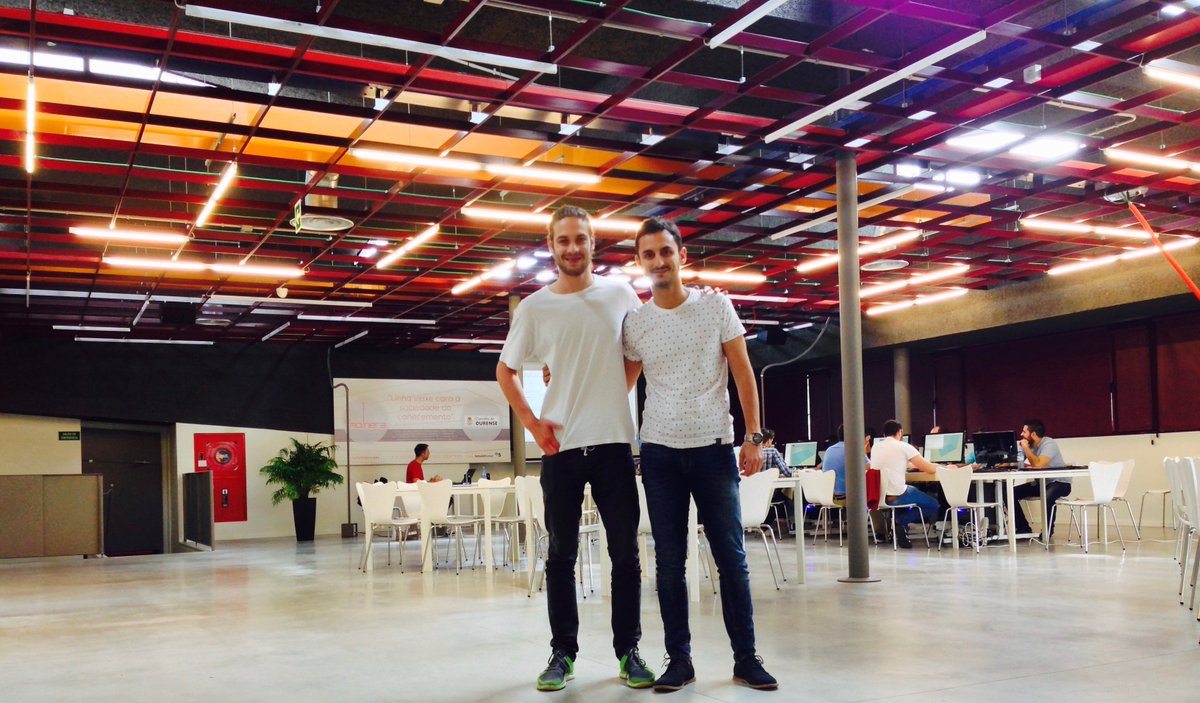 Reencuentro! <a href="/iagoip/">Iago Iglesias Pose</a> de <a href="/3D_Thinkr/">ThinkR</a> y @LM_Estevez de <a href="/OesteMarketing/">Oeste Marketing</a> en <a href="/LaMolineraCC/">La Molinera</a> #Ourense Vuelta a la carga #3D