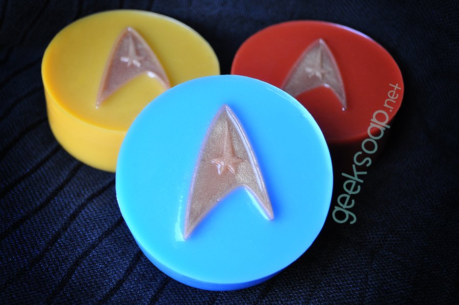 raurquiz's tweet image. @ADrouilly mira estos diseños se vienen los #50años de #startrek tenlo en cuenta @startrek #geeksoap