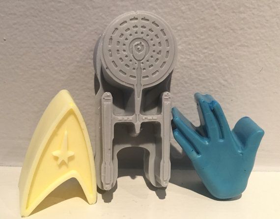 raurquiz's tweet image. @ADrouilly mira estos diseños se vienen los #50años de #startrek tenlo en cuenta @startrek #geeksoap