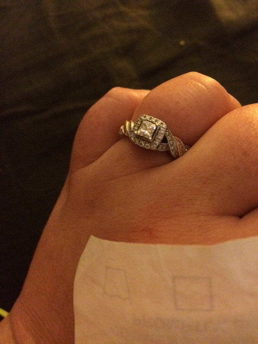 crazyy_katt's tweet photo. I 💜 my ring so much https://t.co/Gzs5Ph2BOM