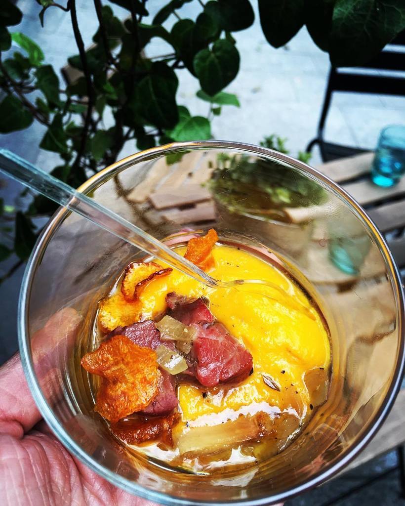 nathalielielie's tweet photo. Mousseline et chips de carottes ail confit et échalotes caramélisées #Favnetto2016 #apero … https://t.co/StRQrpCQiD https://t.co/6qEkMPThnE