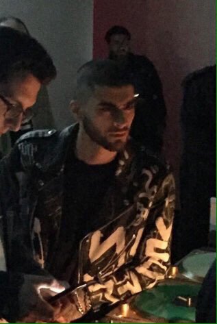 ️️ (@zaynfaces) on Twitter photo 