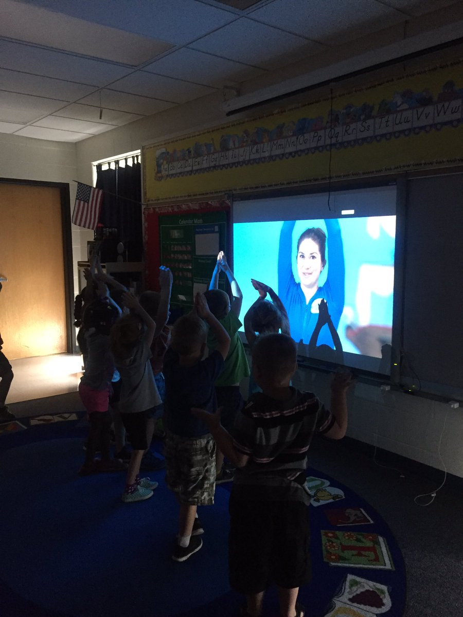 MeinersPaula's tweet photo. Inside recess! Kids yoga #lpsAD #lpsleadssummer https://t.co/XfJKILvNGG