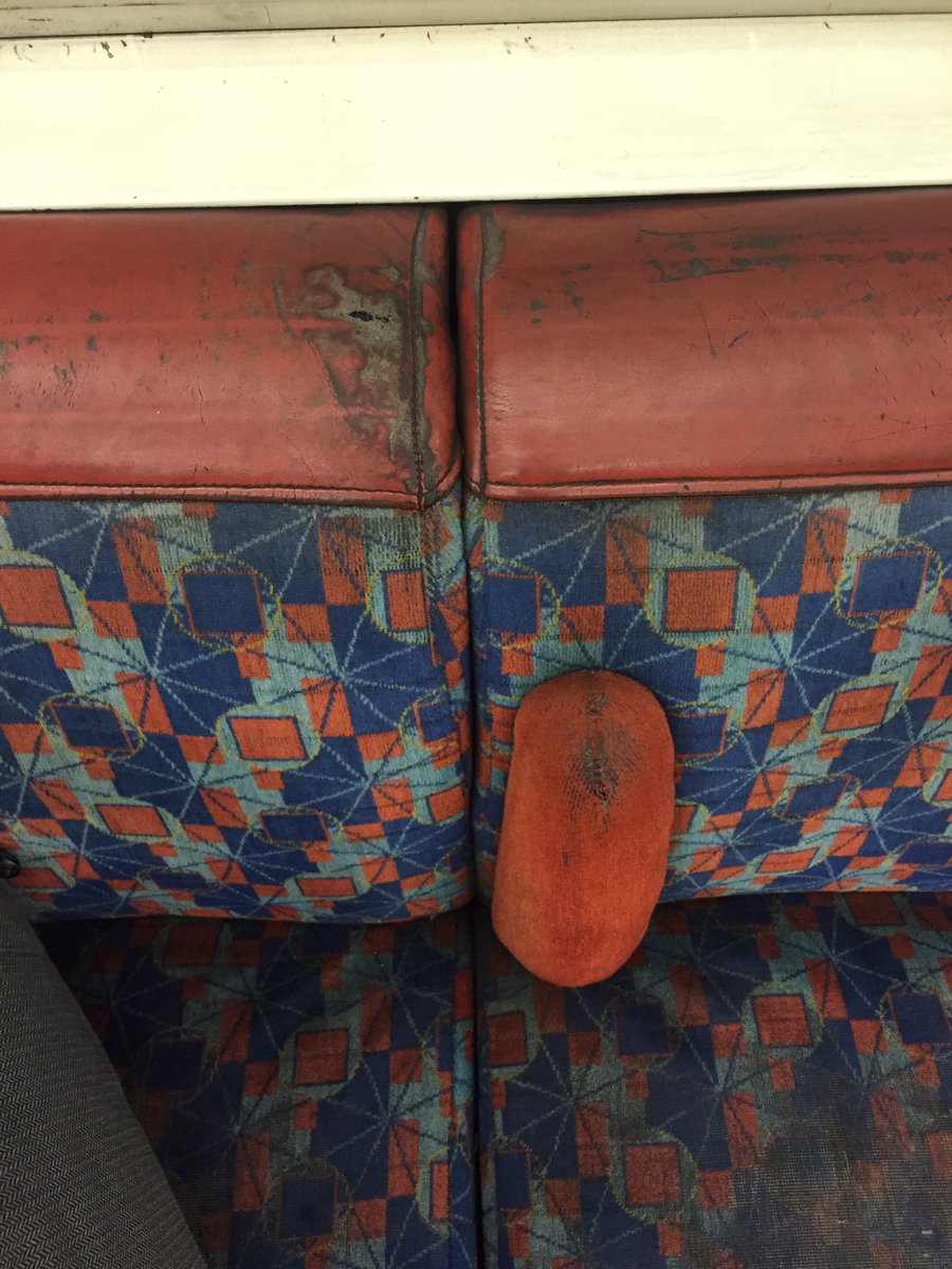 hmx500's tweet photo. Train3239-Full price fare for this sh!t: @TfL @bakerlooline .. Yeah yeah by xmas it will be brand new. Blah blah BS! https://t.co/VMiGxYclRa