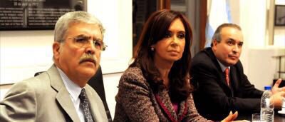 "El pan y la plata que nos faltan hoy a todos los argentinos, es todo lo que se robaron estos personajes nefastos"