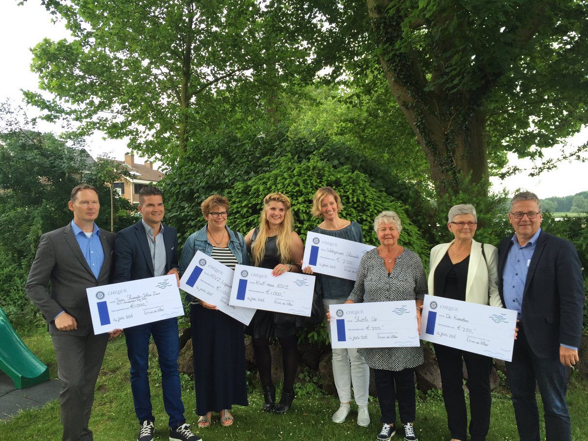 Alle vertegenwoordigers van de goede doelen van vanavond bij elkaar