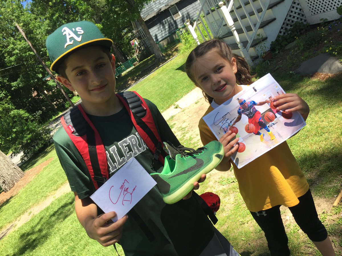 mehr_lee's tweet photo. Hey @IamTheDribbler, thanks for Making the kids' day at the Dutile field day! They were so excited! #FastFans https://t.co/Iu7u0fgutT
