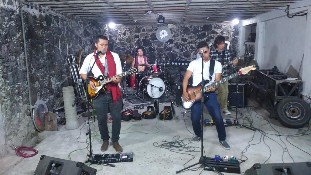 GaragePresenta's tweet photo. @yookoband desde tierras colombianas
#Diadegarage #Bjlive https://t.co/bXSKyCCXoU