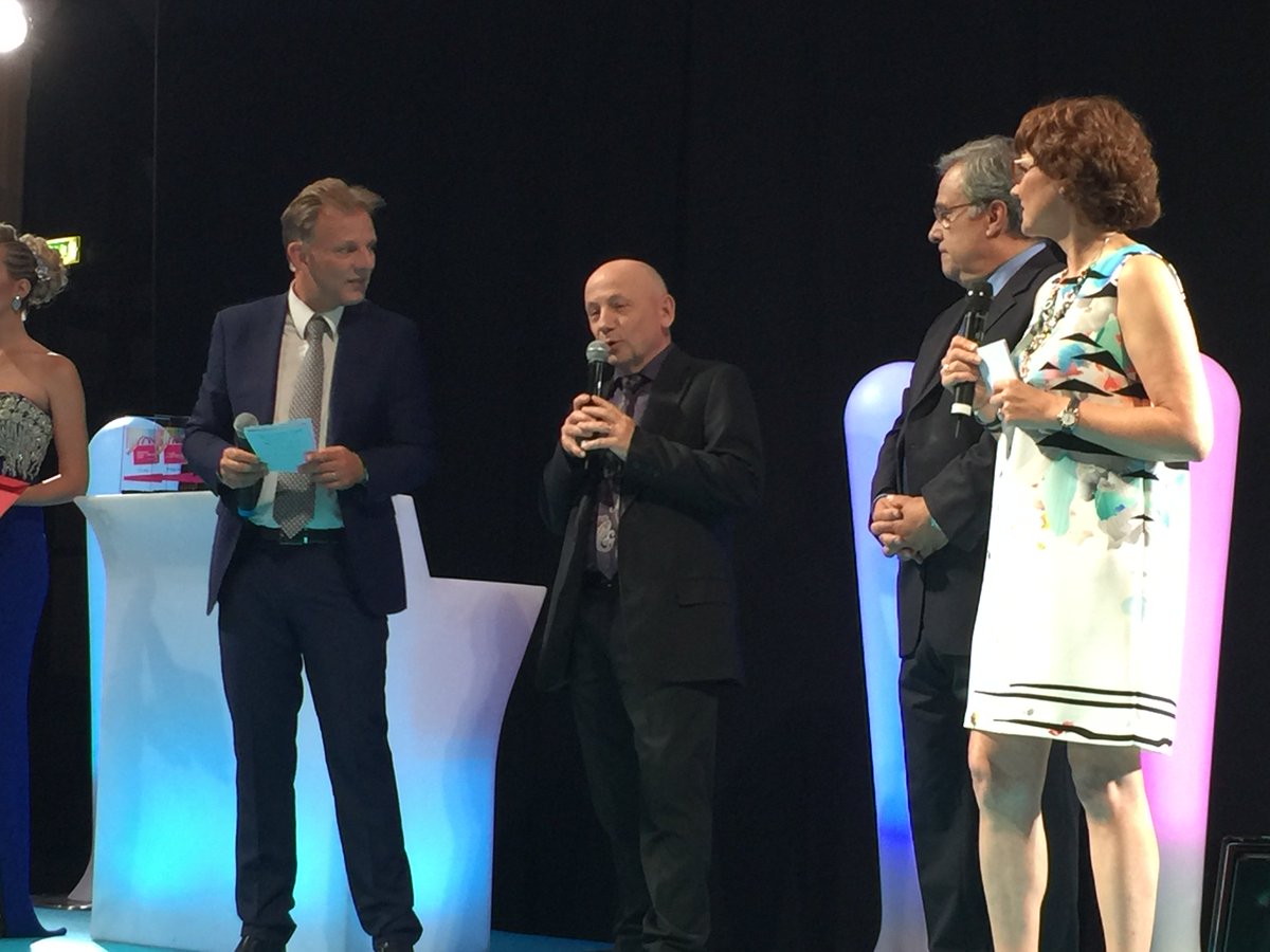 TD_com19's tweet photo. @e_imberton @CCILYONMETRO et @jcLassalle @leprogreslyon lancent cette 4ème Nuit du Commerce ! Réagissez #GSDC2016 https://t.co/LeFXmhoSpg