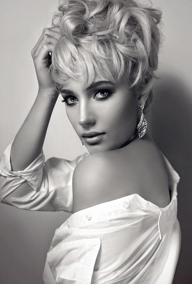 EmCollingridge's tweet photo. Second image from my shoot with @Yolanda_Kingdon! Love the creativity of this hair style - more to come soon 📸 https://t.co/CbvZiS16uN