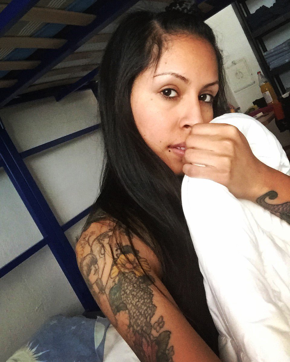 ReverieLOVE's tweet image. Laryngitis is telling me to slow down but the world keeps demanding I speak #rapperproblems 🤕
