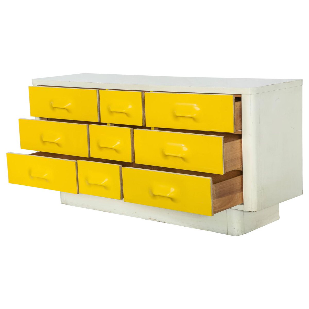 AutomatonLA's tweet image. Raymond Loewy Style Nine-Drawer Dresser by @broyhill ow.ly/eX6P301g1m7