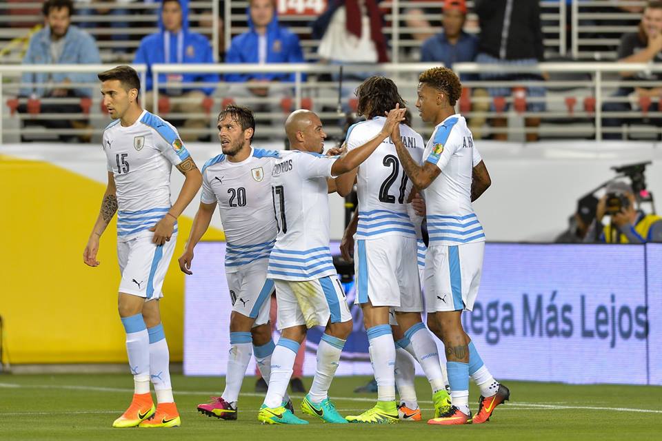 FutbolCR's tweet photo. #URUvJAM 3-0: Charrúas terminan su participación como los grandes. Por @EstebanDiaz09 https://t.co/A9KO31Qc1i https://t.co/CIWFVSQLZ9