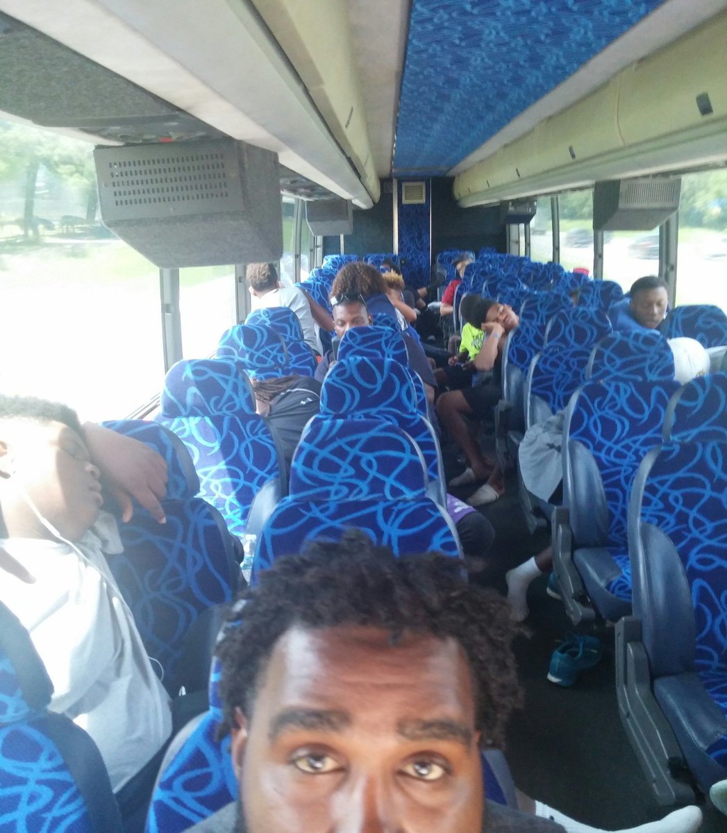 TheRTIChallenge's tweet photo. We rolling! Most of them are sleep. #youthbustour #unsignedpreps https://t.co/FeC7FiWHbL