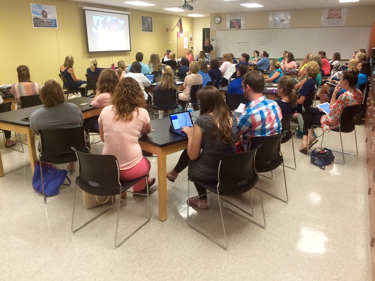 Packed house for the session period of the day w/<a href="/KristinZiemke/">Kristin Ziemke has a NEW BOOK! TEXT & TECH 📚📱🌏</a> &amp; Student Learning Network <a href="/iPadpaloozaIN/">iPadpaloozaIN</a> #iplzain16