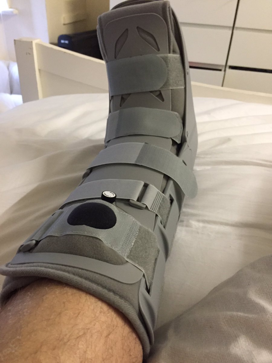 BrettDixon's tweet image. Knackered my leg, still off to @Coldplay at @wembleystadium on Thurs! #notmissingthis