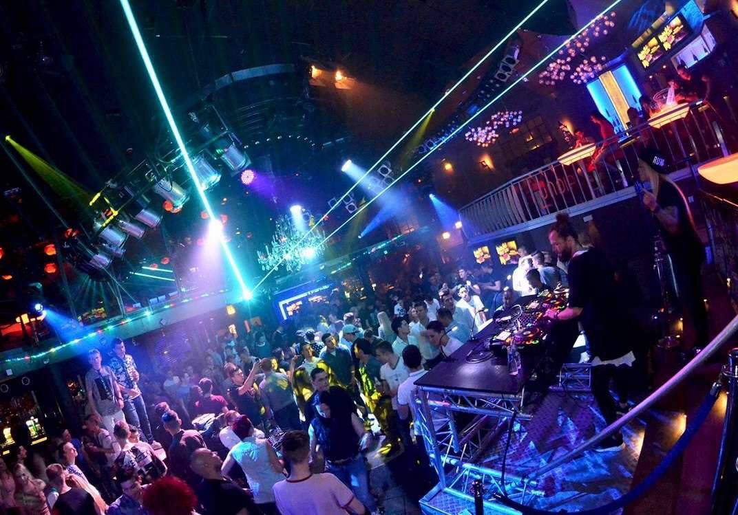 .<a href="/MondialBeek/">Club Mondial</a> Beste club van Nederland. Natuurlijk ook 3 nov! #Nightlifeawards Van harte! 1limburg.nl/discotheek-mon…