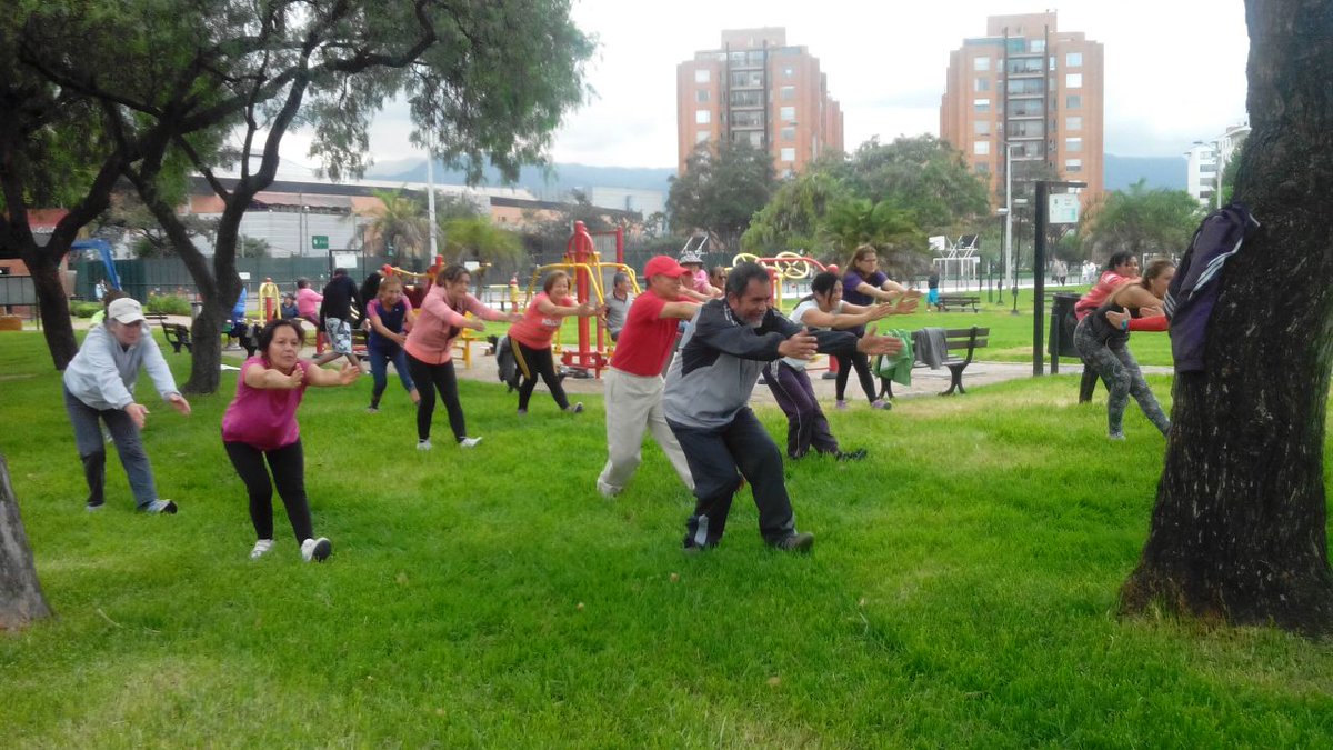 JinnaSarmient's tweet photo. @IDRD @BogotaMejorTodo #PqSauzalito disfrutando Gimnasios Saludables con #RecreoviaIDRD #ActividadFisicaParaLaSalud https://t.co/ZiLwy2BNFC