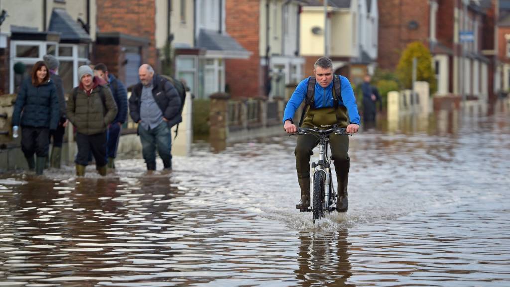 NoFloodsBarrier's tweet image. I guess this mountain bike has a gear for floods =D #EnvironmentSolutions