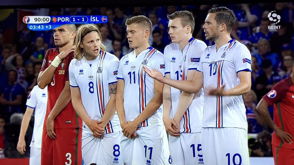 Það má segja margt um <a href="/officialpepe/">Pepe</a>, en hann vildi ekki einu sinni að Ronaldo skoraði #respect

#EMísland #EURO2016