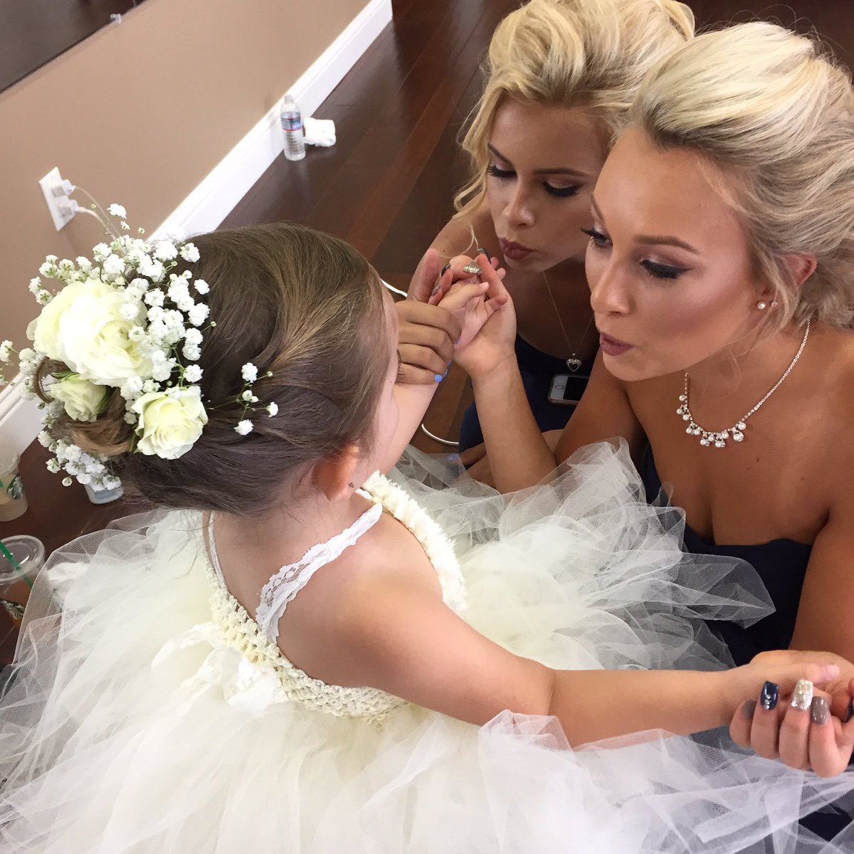 salonsalon1700's tweet photo. Too much beauty in one picture 😍 #slay @theknot @WeddingWire @MarthaWeddings @Bridesmagazine https://t.co/B6O3REECVx