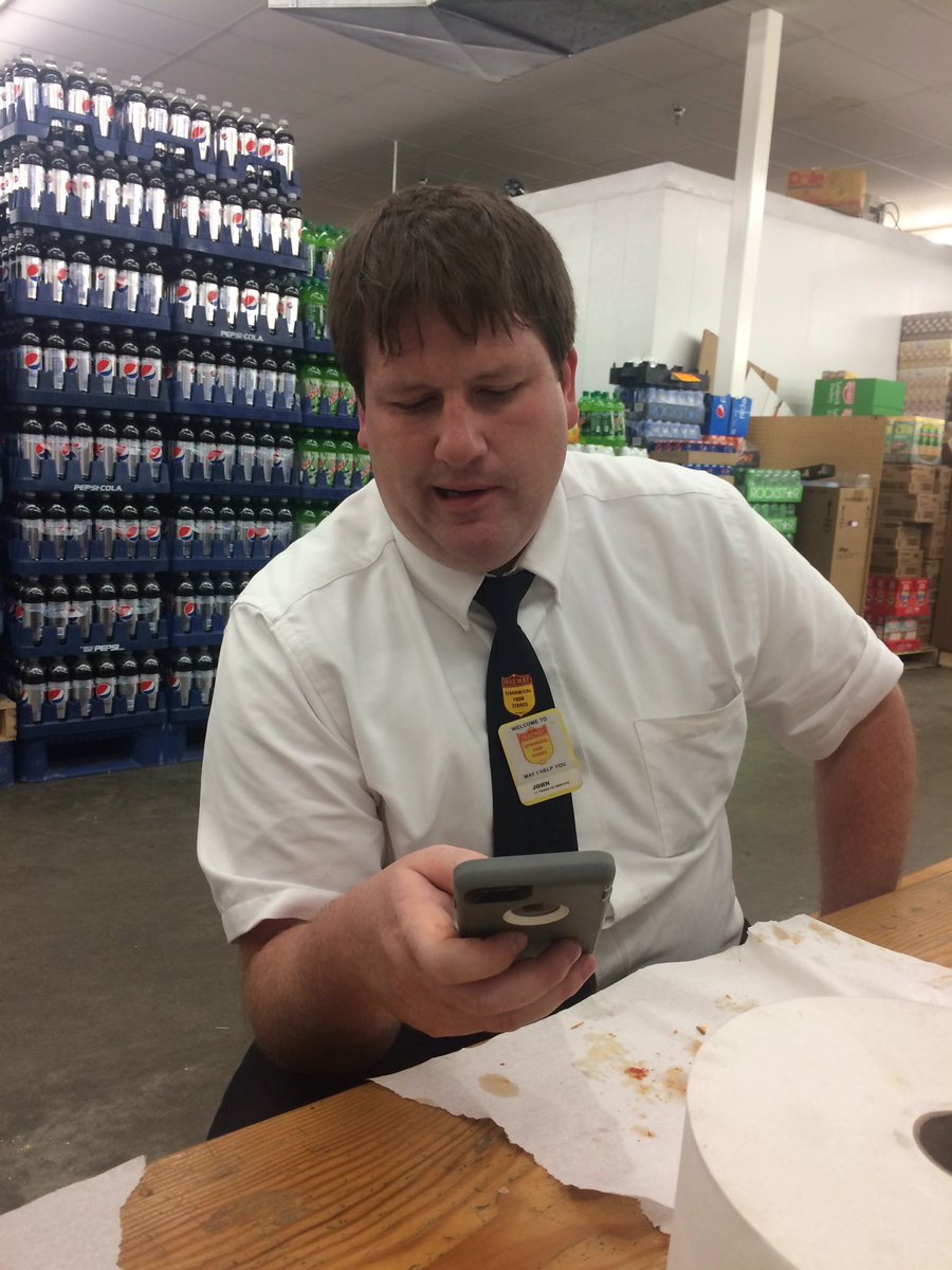 wirelessjohn's tweet image. #nopretzelsticks #pissedoff