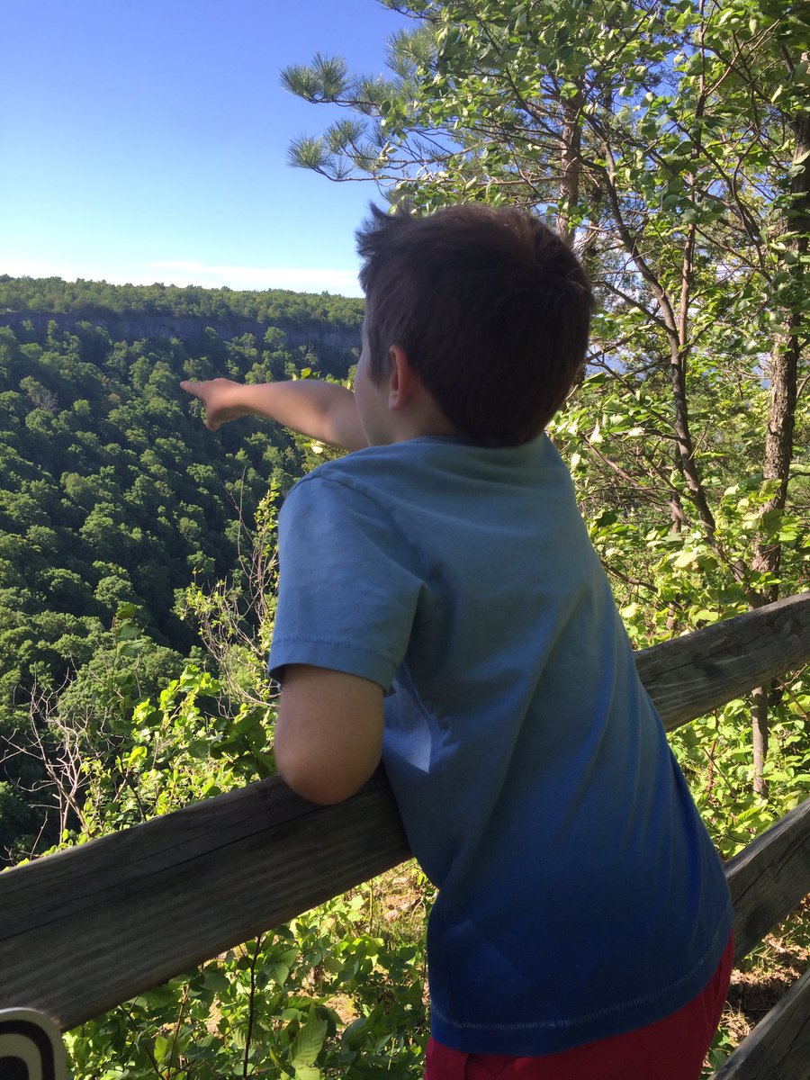 Jennifergaunt2's tweet photo. Beautiful day in thacher park. https://t.co/xn0xt4UqKa