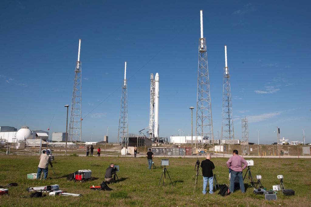 NASA's tweet photo. Feel the rumble of next cargo launch to @Space_Station on 7/16 in FL! Apply for #NASASocial: https://t.co/X1oZqFN8pb https://t.co/fL6CuWre9V