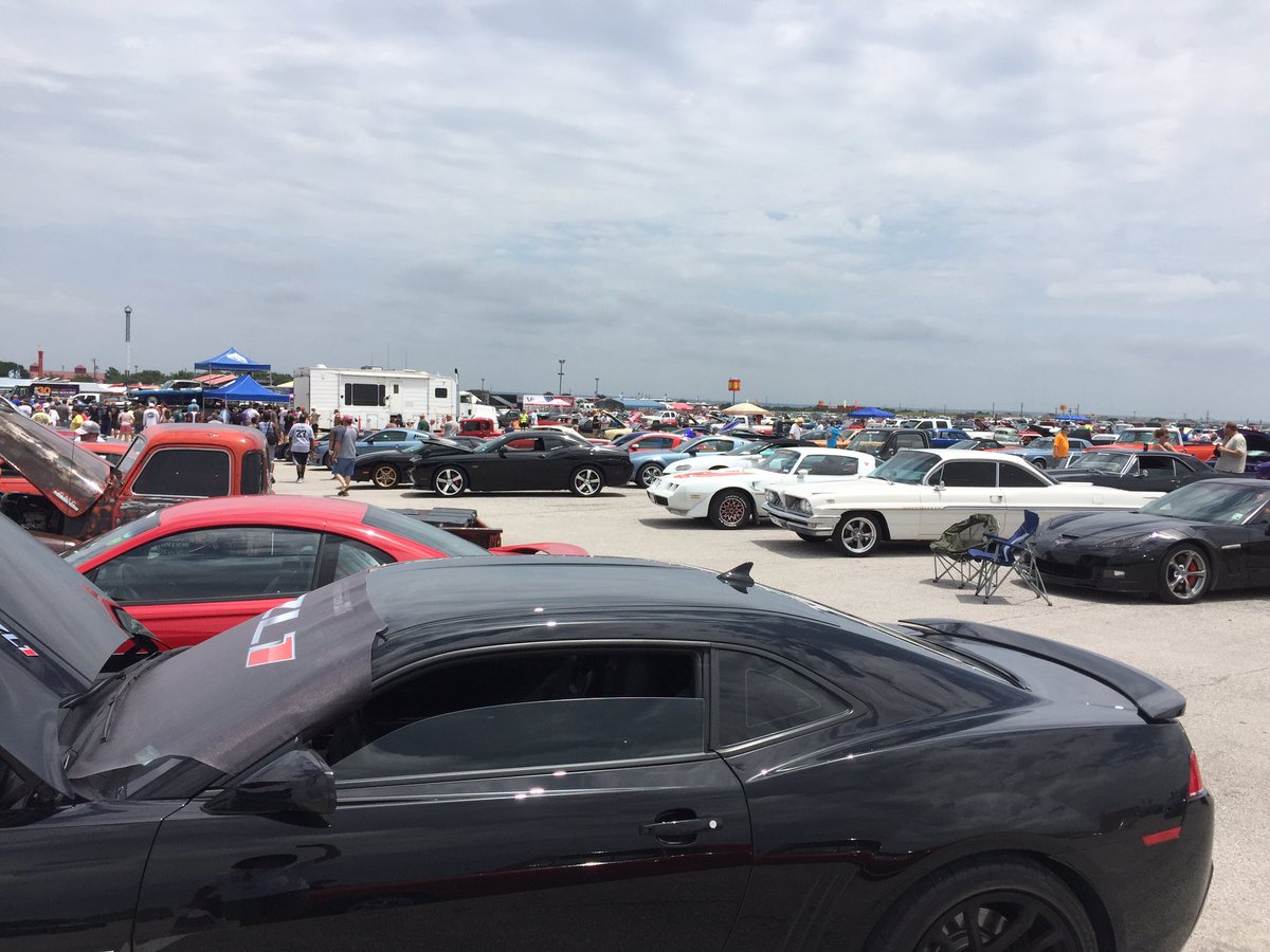 jphirsch's tweet photo. This turned out to be a really good venue for the Hot Rod Power Tour... "feeling the heat" #HotRodPowerTour2016 https://t.co/en9bLN2O6b