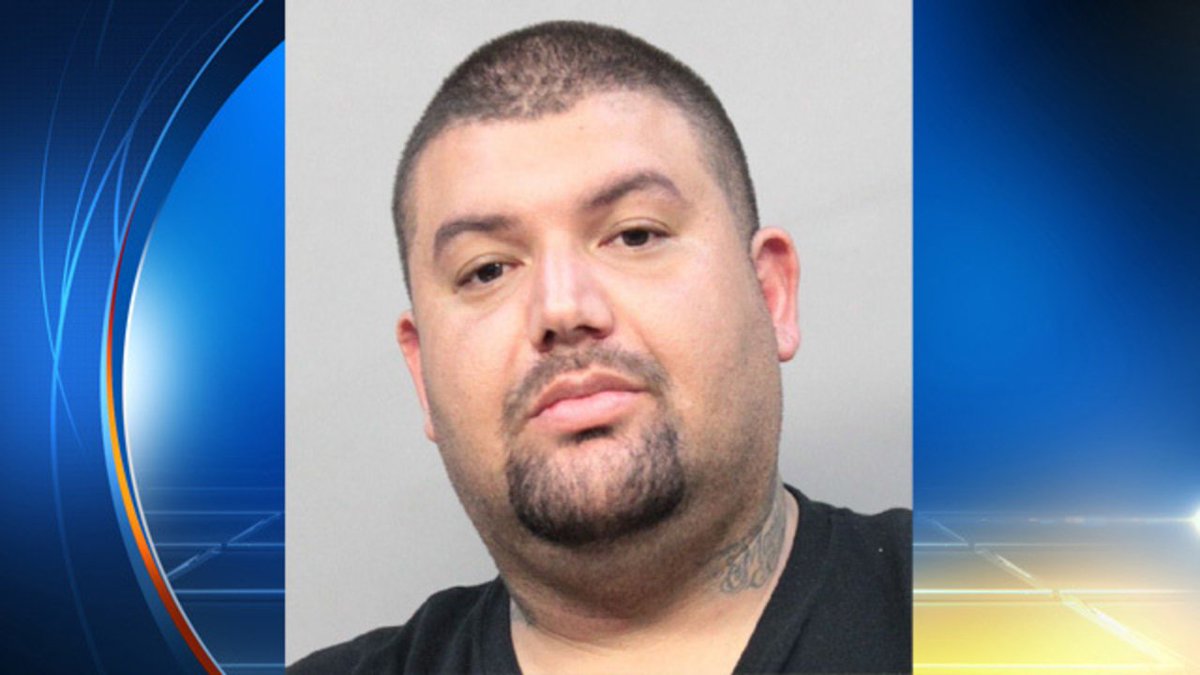 Man threatens to kill S. Fla. couple.  Victim's quick thinking leads to arrest bit.ly/24P6f8w?utm_me… https://t.co/Jo9NXz0SA1