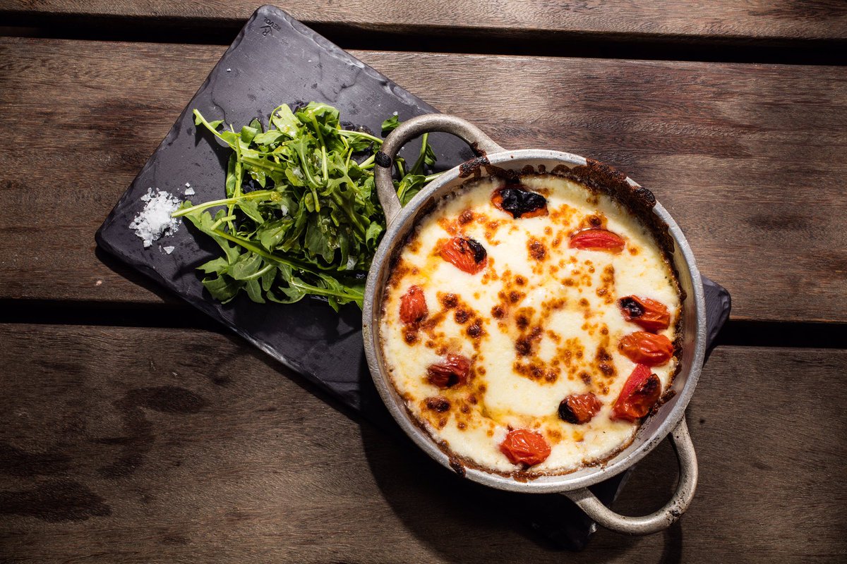 Gallo71mx's tweet photo. Queso fundido añejo con arúgula y tomate 🧀🍅🍃 | #gallo71 #spgg #foodporn #mexico #yummy #monterrey https://t.co/pNsmxSRp9q