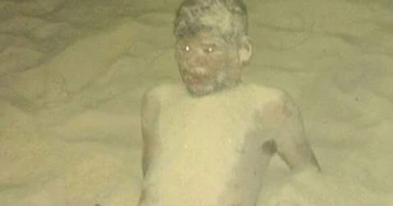 diarioonline's tweet photo. Homem é encontrado 'enterrado' na areia da praia após cometer assalto https://t.co/1gMELBOXH4 https://t.co/gbPEbg4VGb