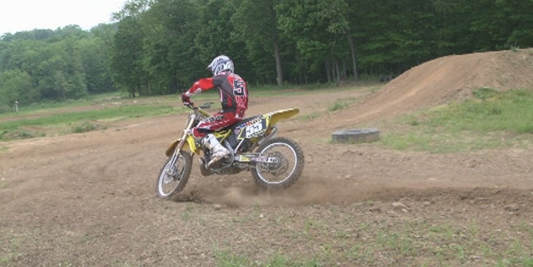 Motocross Riding Tips with Gary Semics: Clutch In or Out While Braking?
Learn More Here: bit.ly/1USg7IM