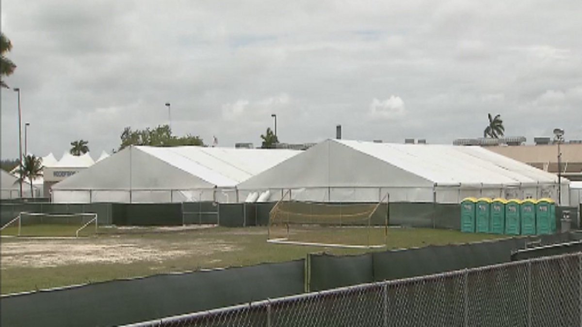 First group of unaccompanied minors from Central America arrive in Homestead bit.ly/238bhO1?utm_me… https://t.co/sGXoI6zky1