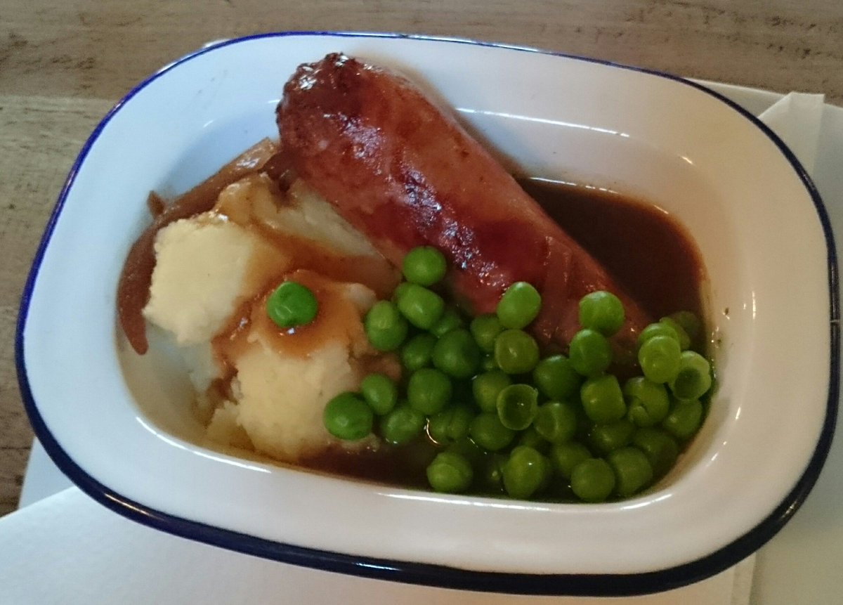 <a href="/DownhouseFarm/">Downhouse Farm</a> sausage &amp; <a href="/palmersbrewery/">Palmers Brewery</a> '200' battered fish <a href="/NewInn_Eype/">New Inn Eype</a> for <a href="/BridportFoodFst/">BridportFoodFestival</a> Taste Trail