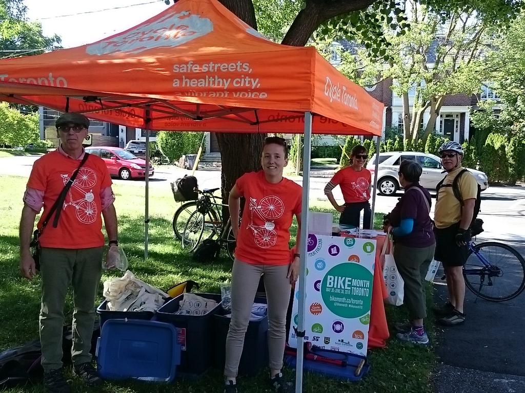 CycleToronto's tweet photo. Hey 6ix riders!! Boulton Parquette for free bike swag!! @CycleToronto celebrating #BikeMonth with @TreeHugSkincare https://t.co/dLEdQZtmec
