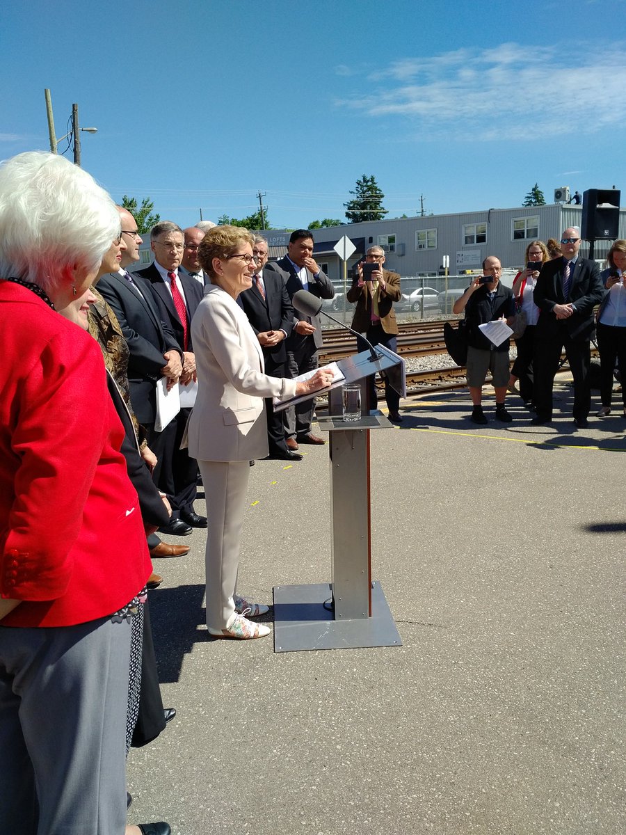 bilioannidis's tweet image. .@Kathleen_Wynne @DaieneVernile thx 4 ur commitment to help develop the #TOWRCorridor #transithub $43 M!