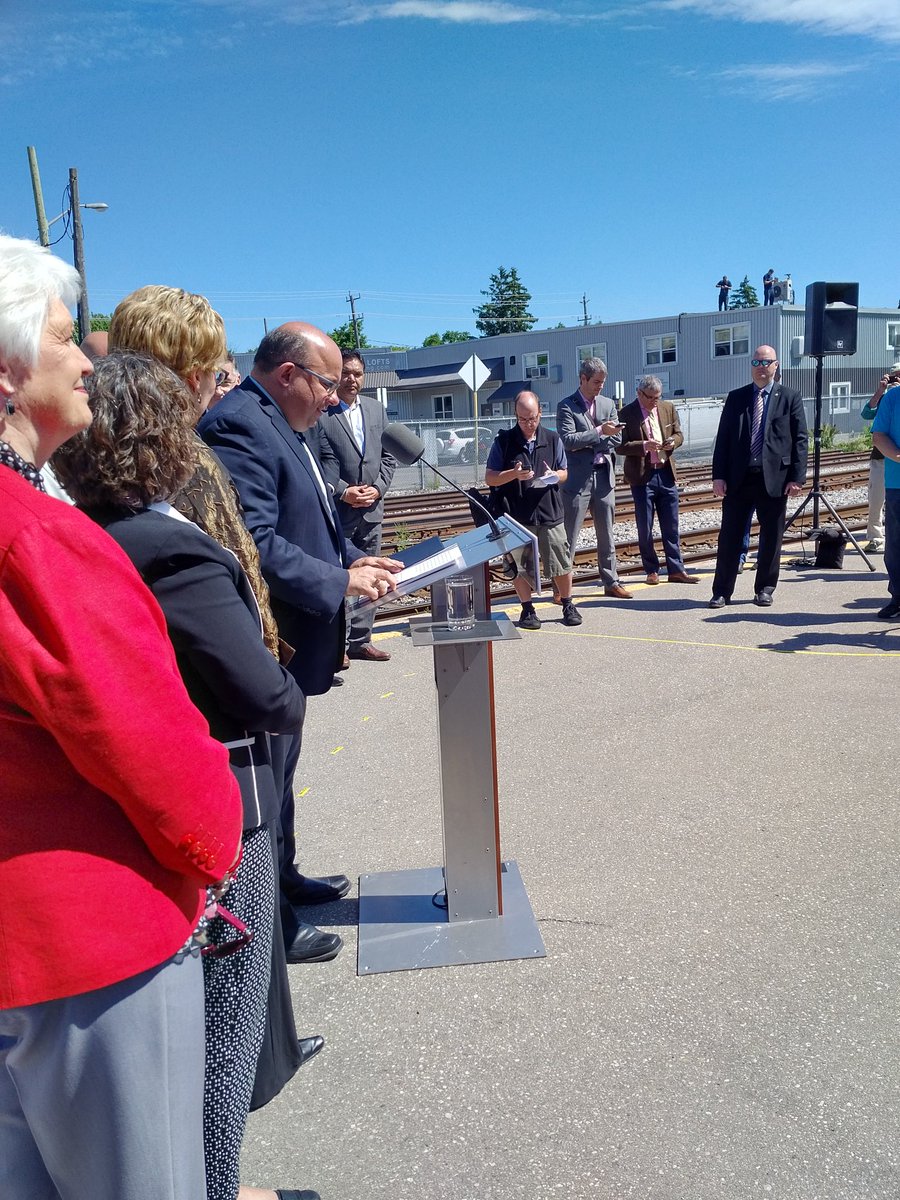 bilioannidis's tweet image. .@Kathleen_Wynne @DaieneVernile thx 4 ur commitment to help develop the #TOWRCorridor #transithub $43 M!
