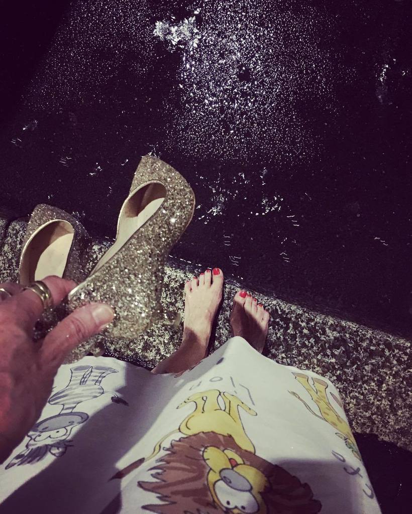 waitandsee_mi's tweet photo. RAIN RAIN RAIN I won't let YOU Ruin My #Bespoke #WaitAndSeeMilano #Gold #Glitter #Shoes #PleaseHaveFun More on … https://t.co/UE4KhUUqg5