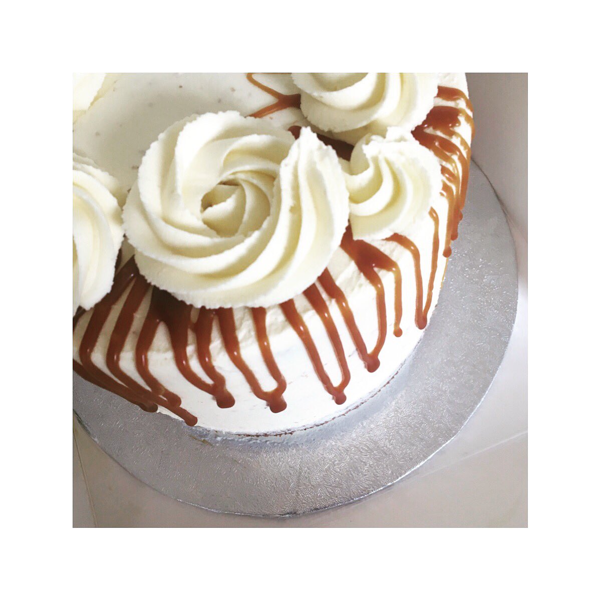 Just_Jadea's tweet photo. #cake cake https://t.co/Mv8hSKbFJd