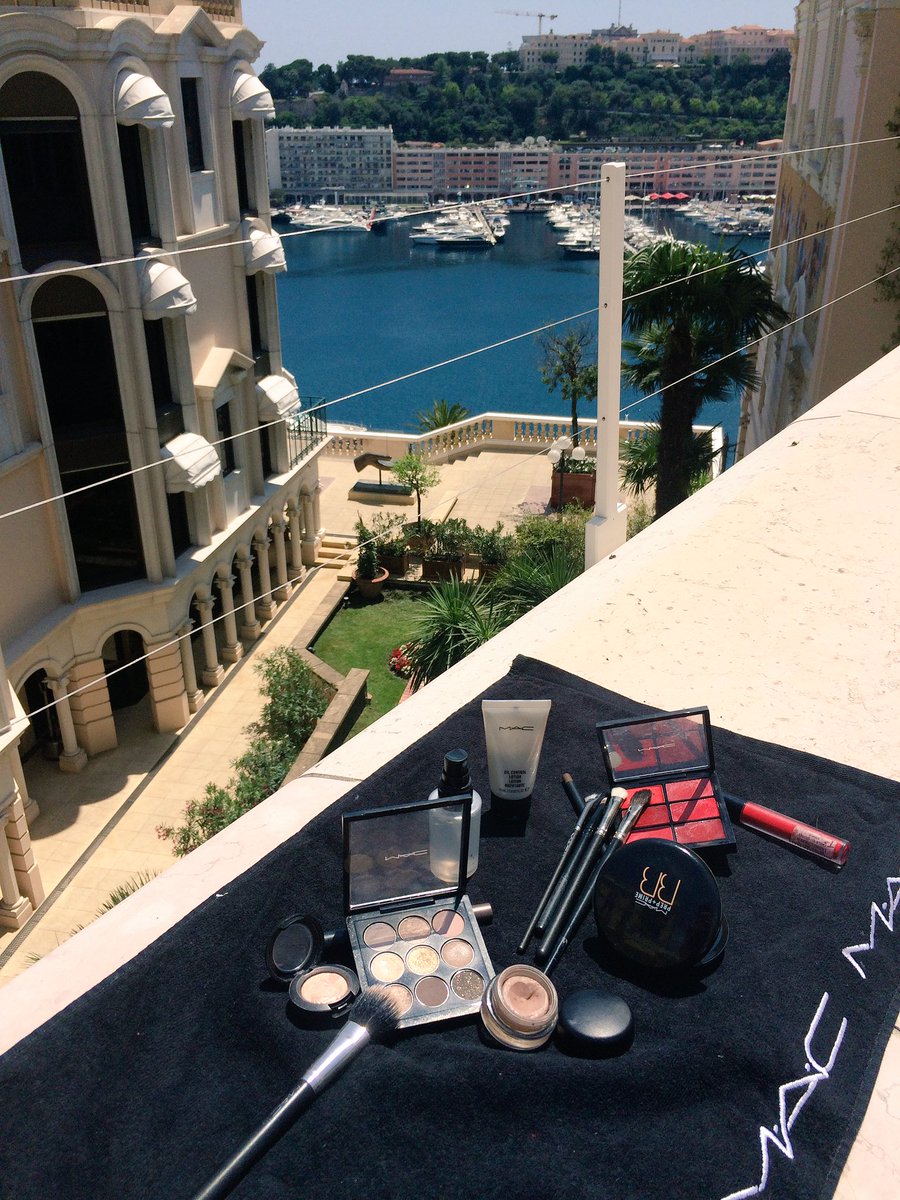 Best backstage ever <a href="/festivaltvmc/">Festival TV</a> <a href="/maccosmetics/">M•A•C Cosmetics</a> #redlips #FTV2016